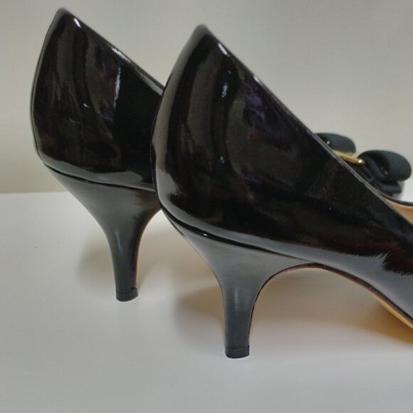Ferragamo Black Patent Vara Bow Heel Pumps, like new - Picture 9 of 13